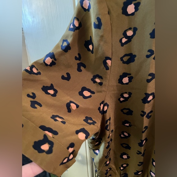 Fossil Mini Olive Green Leopard Print Short Sleeve Dress Size 10. - Picture 7 of 8